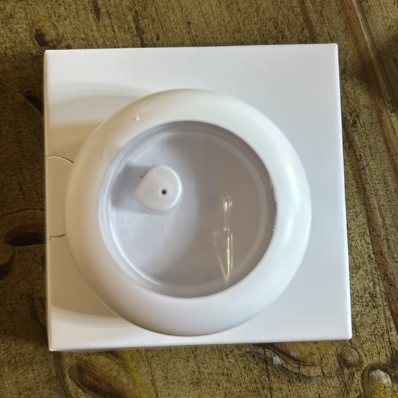 Smart ring that has an app with attachment to charge. Brand new - Picture 5 of 5